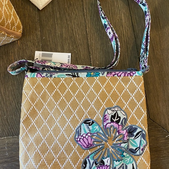 NWT! Vera Bradley Beach Xbody Penelope’s garden - Picture 3 of 5